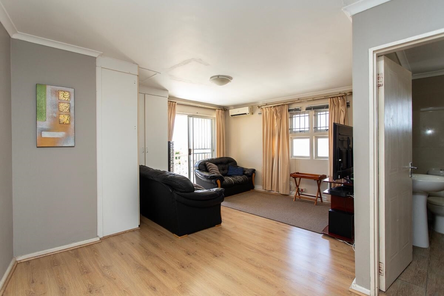 6 Bedroom Property for Sale in Vredekloof Heights Western Cape